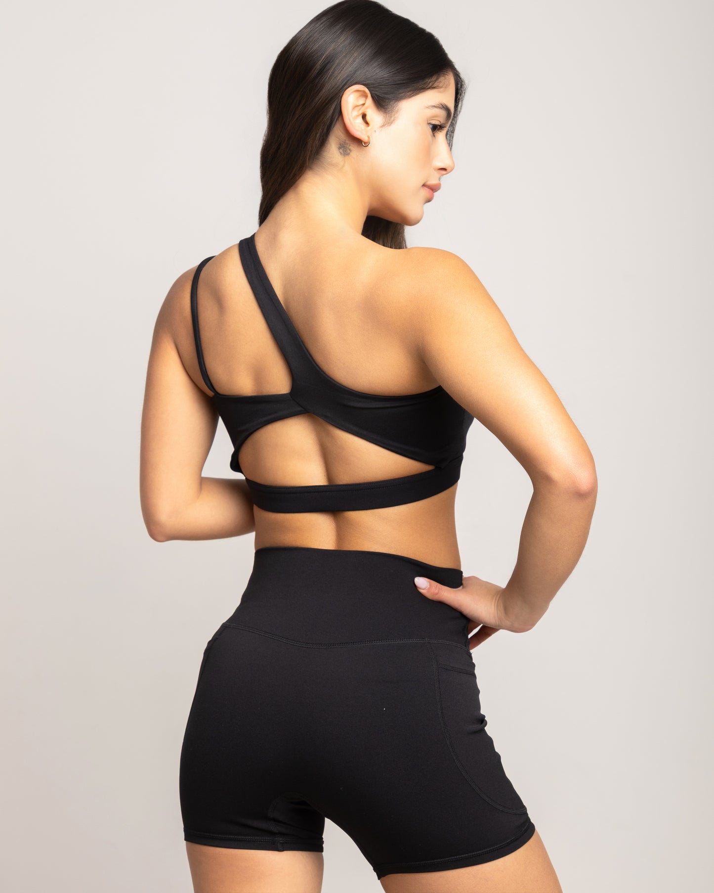 SHORT ESSENTIAL